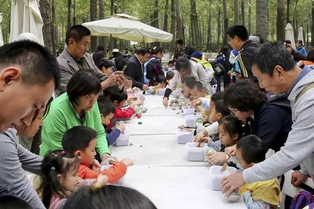 孩子们的乐园他要做万千孩子的「田妈妈」pg模拟器试玩把30多个城郊农场爆改成(图3)